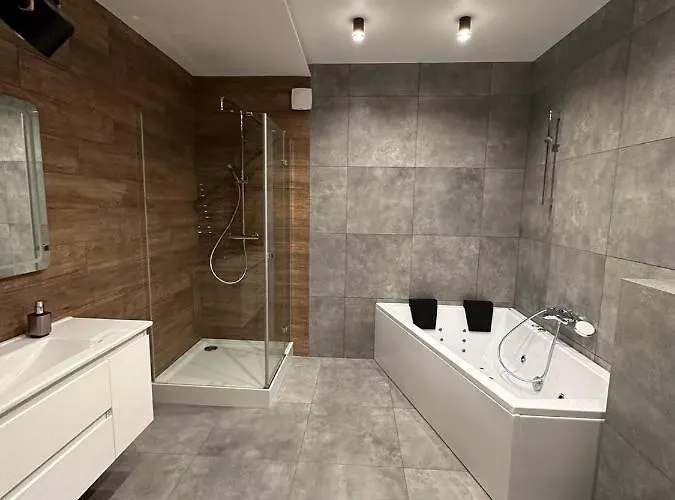 з джакузі вулиця під голоском 15 б стилізована з новим сучасний ремонтом *