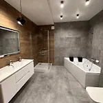 Appartement з джакузі вулиця під голоском 15 б стилізована з новим сучасний ремонтом